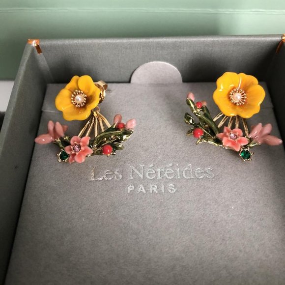 Winter Gardens Yellow Flowers with Little Flowers - Picture 8 of 10